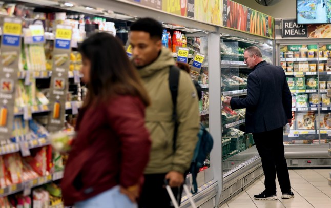 epa11906997 Customers shop at a supermarket in London, Britain, 19 February 2025. UK inflation has reached its highest level in ten months, rising from 2.5 percent in December 2024 to 3 percent in January 2025, the Office for National Statistics (ONS) has reported. EPA/ANDY RAIN