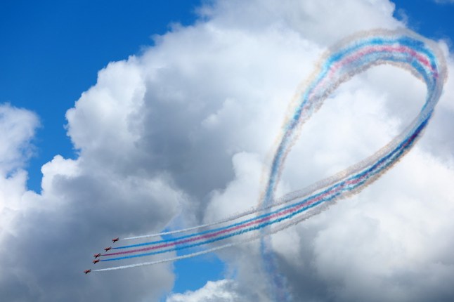 Formula One F1 - British Grand Prix - Silverstone Circuit, Silverstone, Britain - July 7, 2024 The Royal Air Force aerobatic team, the Red Arrows perform before the start of the race REUTERS/Andrew Boyers