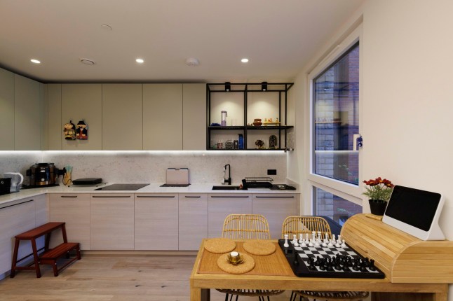 What I Own - Poplar. Nitish Kumar. Pictured: open kitchen. Image shot on 4th April 2025. ?? Belinda Jiao jiao.bilin@gmail.com 07598931257 https://www.belindajiao.com/about