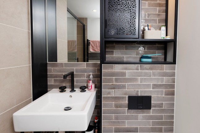 What I Own - Poplar. Nitish Kumar. Pictured: ensuite bathroom with master bedroom. Image shot on 4th April 2025. ?? Belinda Jiao jiao.bilin@gmail.com 07598931257 https://www.belindajiao.com/about