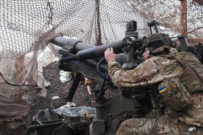 epa12009544 A Ukrainian serviceman of the 44th Separate Mechanized Brigade of the Ukrainian Ground Forces operates an FH70 howitzer along a frontline in the Zaporizhia area, Ukraine, 04 April 2025, amid the ongoing Russian invasion. EPA/VITALII NOSACH