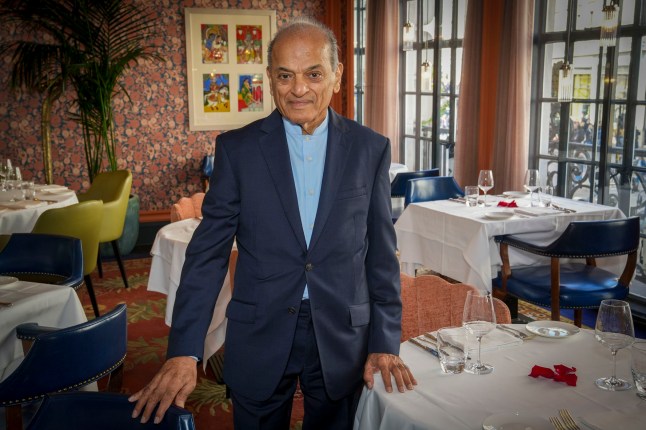 W8media. W8media Veeraswamy feature . Veeraswamy Indian restaurant in London , the oldest Indian restaurant in London perched above the busy shops of regents street will soon be closing its doors for the final time. Metro reporter heads there to sample some of its finest foods and speak to the owner. 16/04/2025.