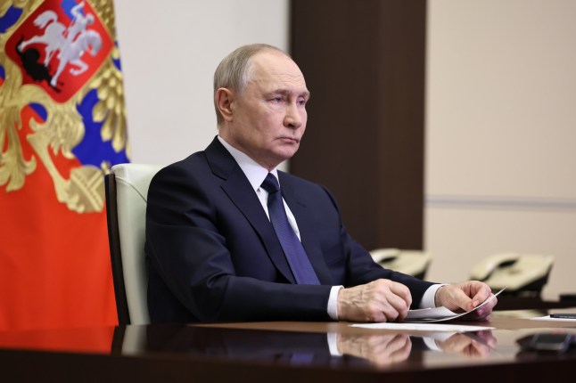 epa12056385 Russian President Vladimir Putin holds a videoconference meeting with Chief of the General Staff of the Russian Armed Forces, Valery Gerasimov, at the Novo-Ogaryovo residence near Moscow, Russia, 26 April 2025, to receive a report on the completion of a military operation to liberate Russia's Kursk region from Ukrainian forces. EPA/ALEXANDER KAZAKOV/SPUTNIK/KREMLIN / POOL MANDATORY CREDIT